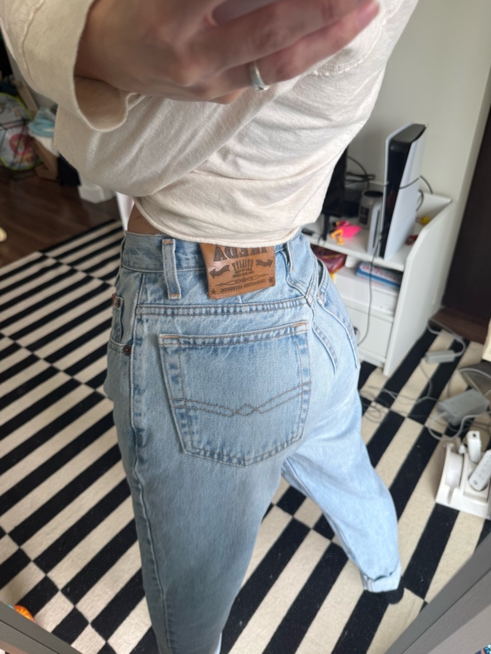 High-Rise Light Wash Women's Jeans — Casual Straight Fit - Picture 2 of 6
